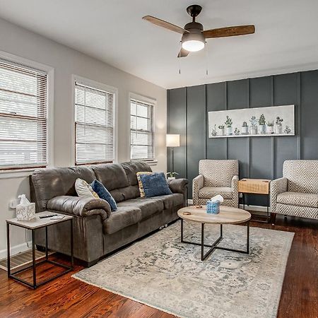 Chic Home With Huge Grassy Yard 7 Mins To Arrowhead Stadium Independence Eksteriør billede