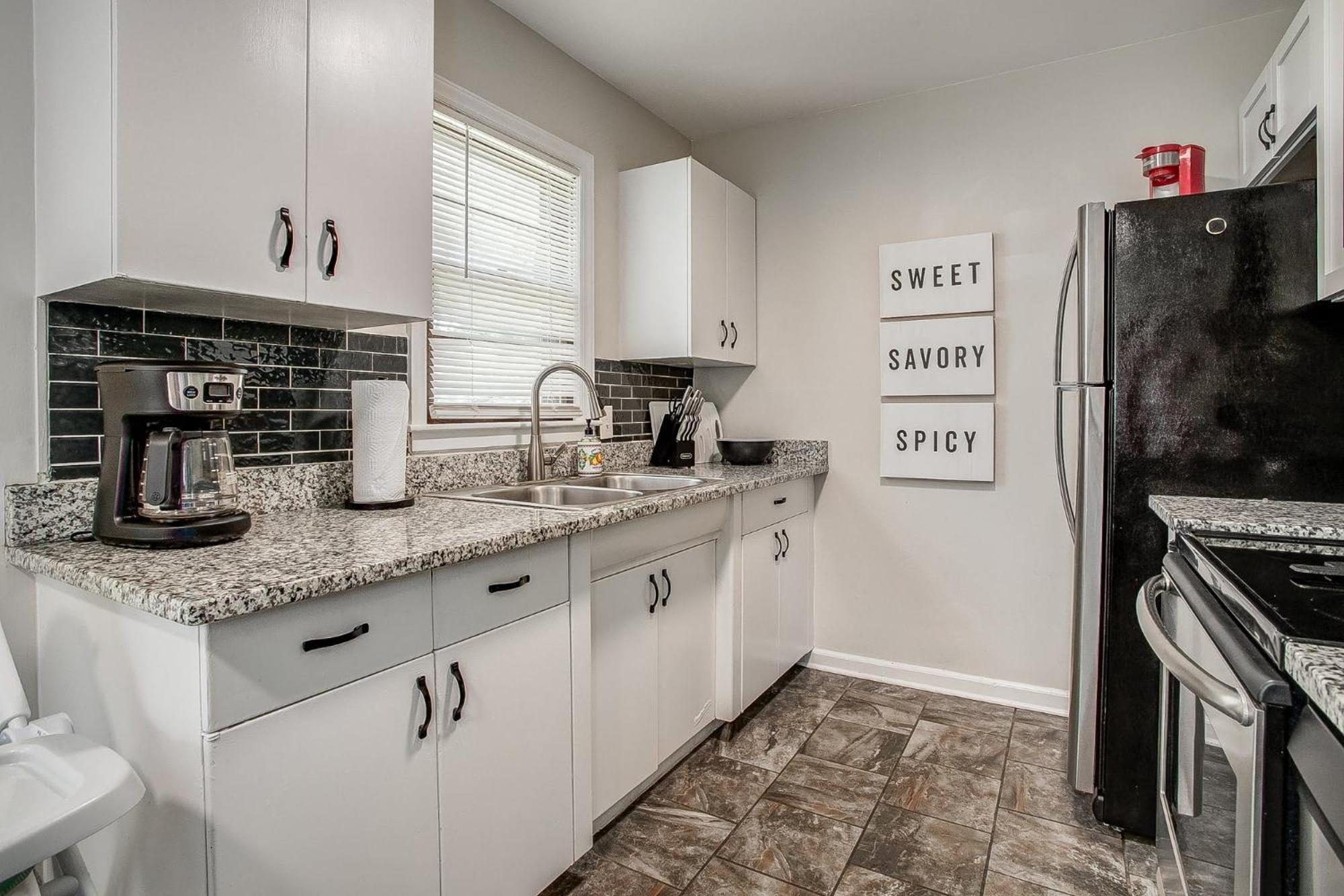 Chic Home With Huge Grassy Yard 7 Mins To Arrowhead Stadium Independence Eksteriør billede