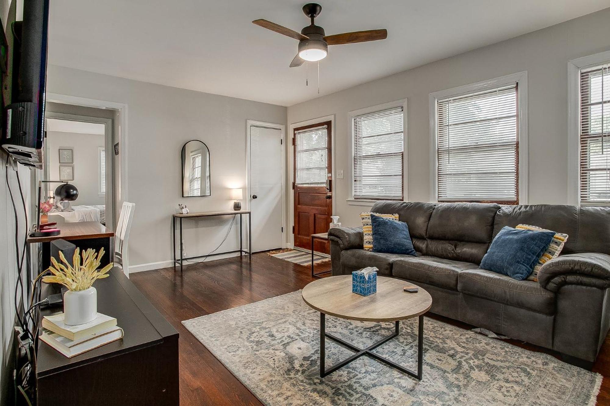 Chic Home With Huge Grassy Yard 7 Mins To Arrowhead Stadium Independence Eksteriør billede