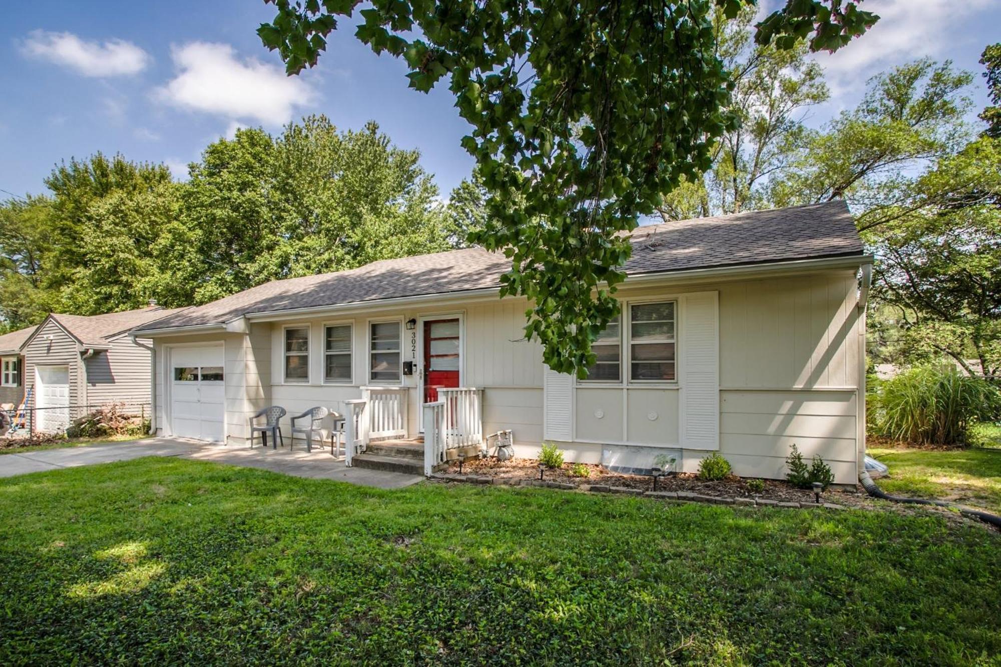 Chic Home With Huge Grassy Yard 7 Mins To Arrowhead Stadium Independence Eksteriør billede