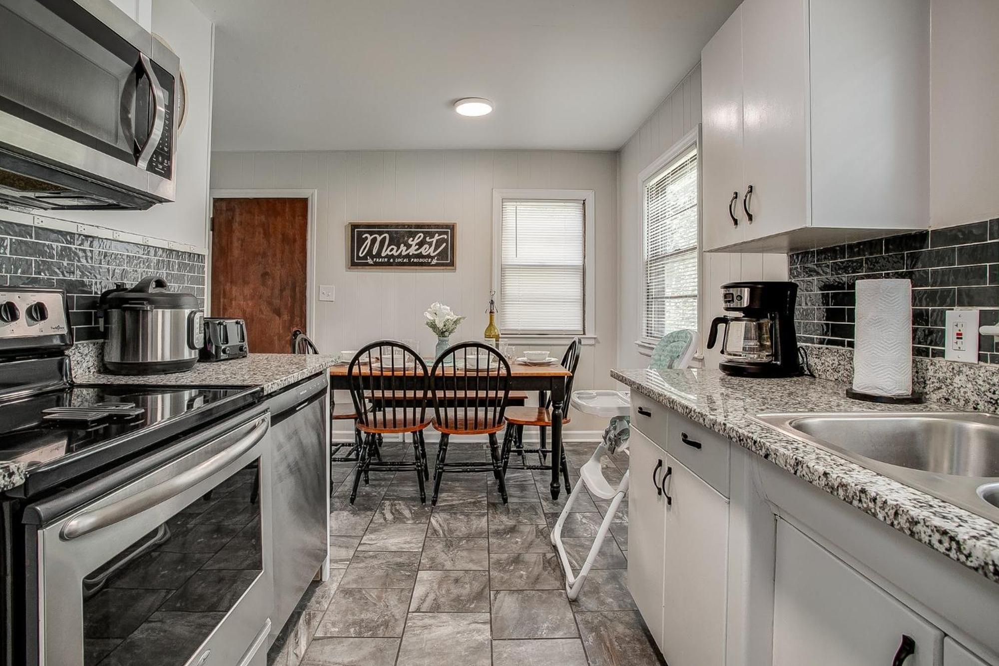 Chic Home With Huge Grassy Yard 7 Mins To Arrowhead Stadium Independence Eksteriør billede