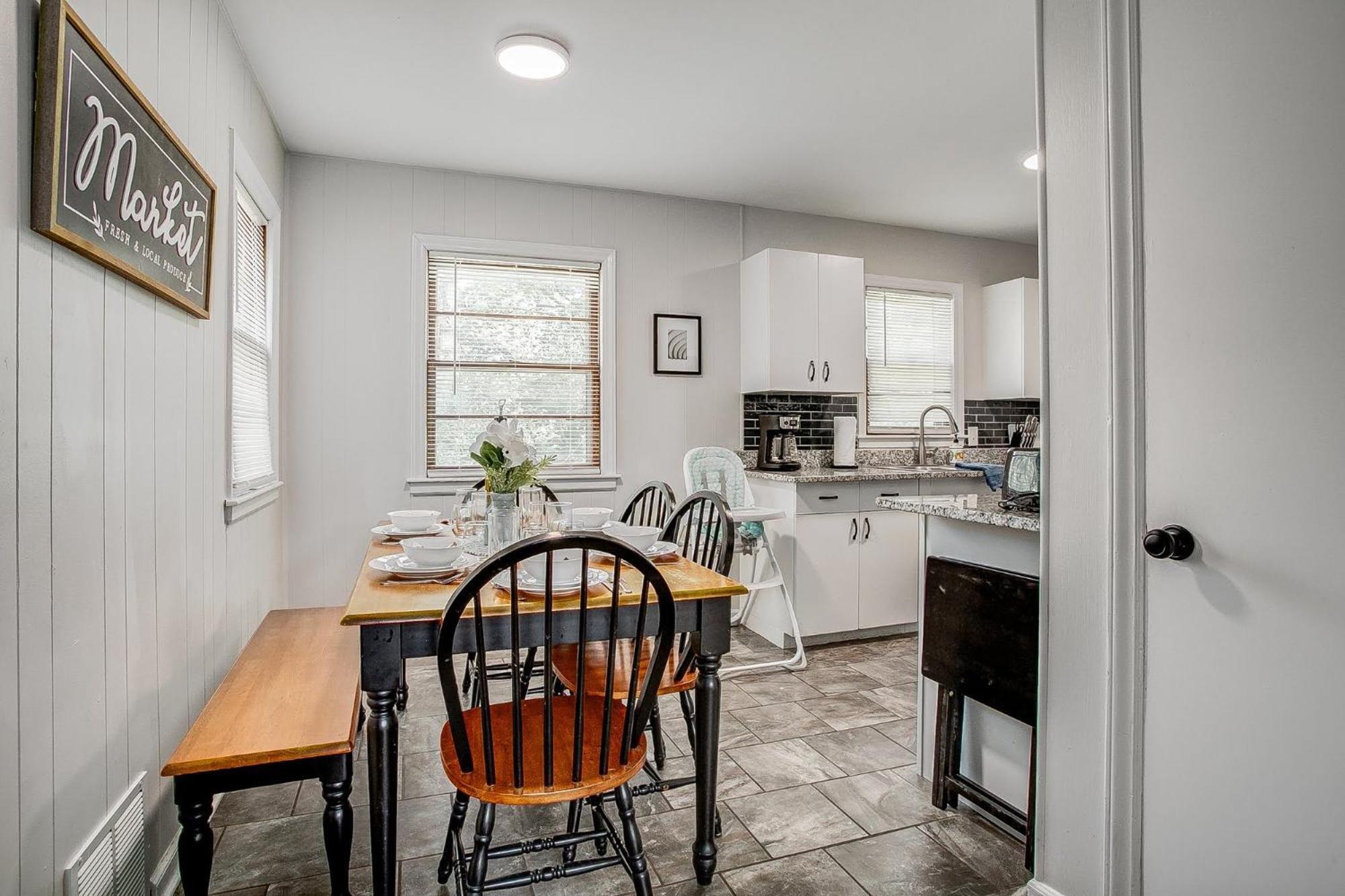 Chic Home With Huge Grassy Yard 7 Mins To Arrowhead Stadium Independence Eksteriør billede