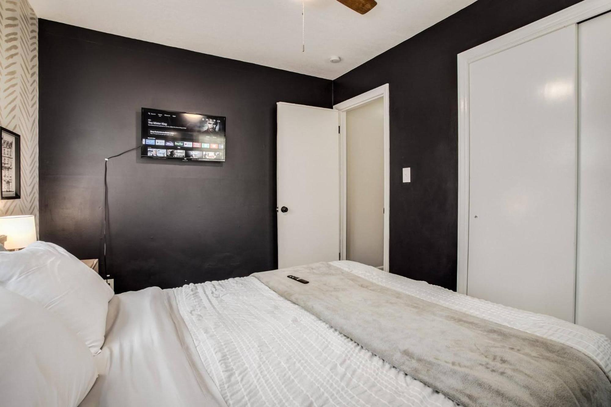 Chic Home With Huge Grassy Yard 7 Mins To Arrowhead Stadium Independence Eksteriør billede