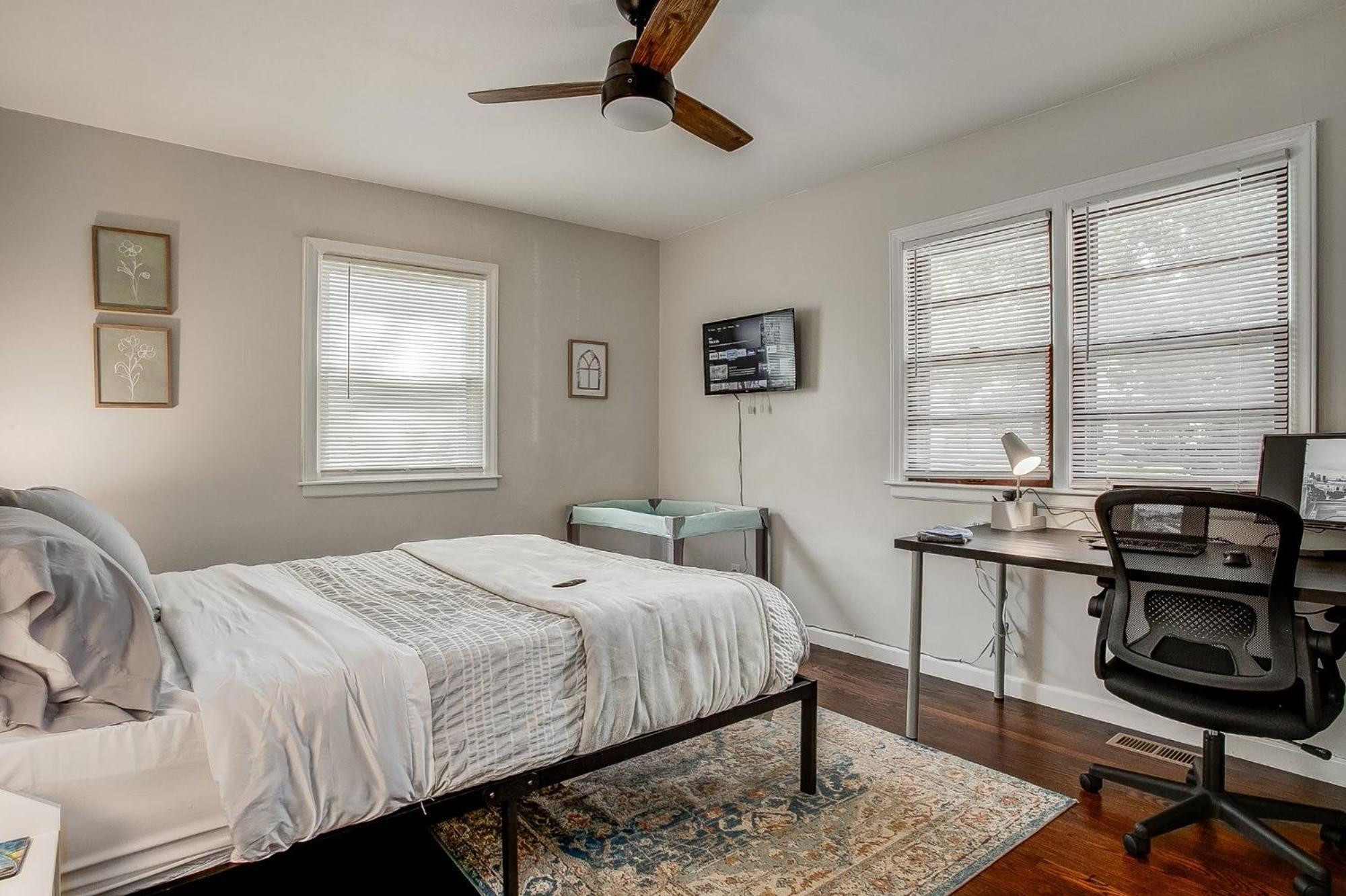 Chic Home With Huge Grassy Yard 7 Mins To Arrowhead Stadium Independence Eksteriør billede